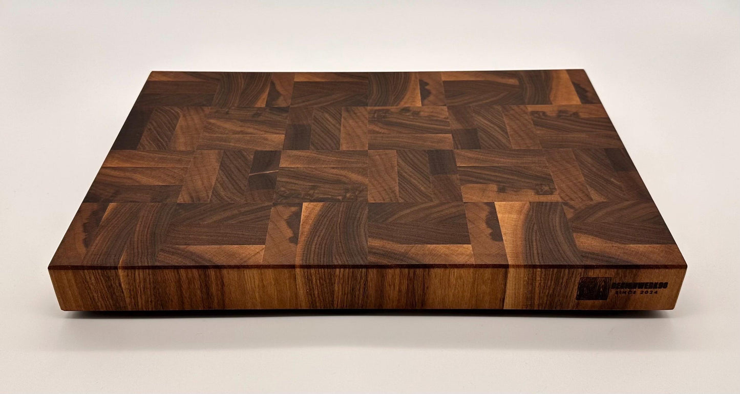 Stirnholz Schneidebrett aus Nussbaum – Handgefertigt | Hochwertiges Holzbrett mit einzigartigem Mosaik-Design für Profi- & Hobbyköche
