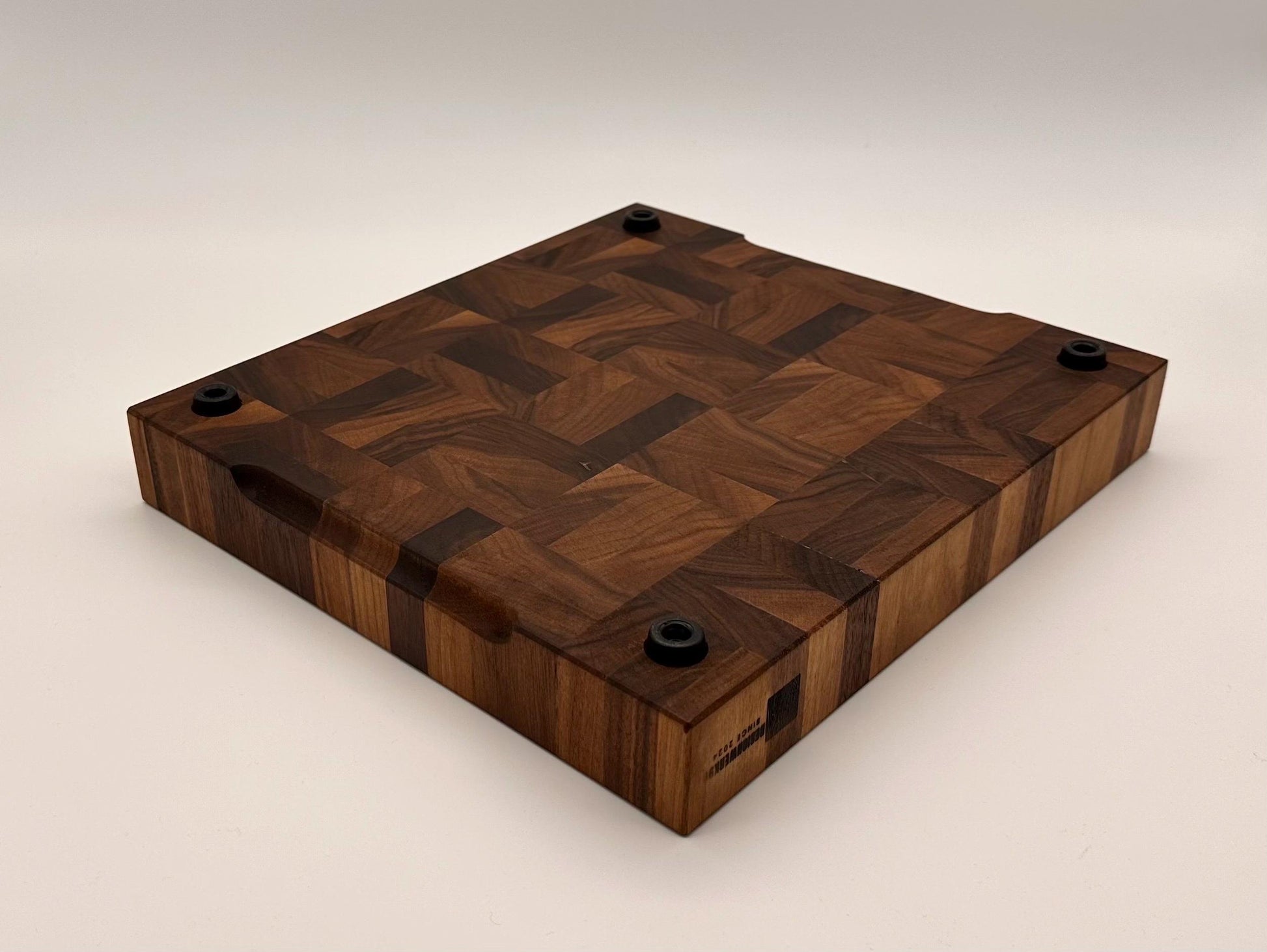 Stirnholz Schneidebrett aus Nussbaum – Handgefertigt | Hochwertiges Walnuss Holzbrett mit einzigartigem Mosaik-Design für Profi & Hobbyköche
