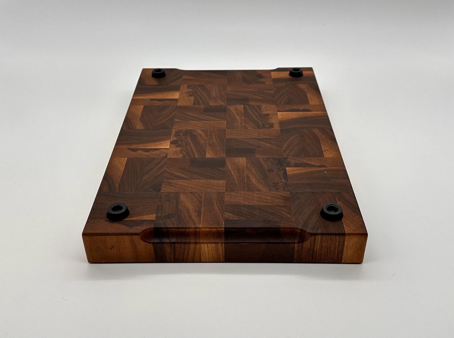 Stirnholz Schneidebrett aus Nussbaum – Handgefertigt | Hochwertiges Holzbrett mit einzigartigem Mosaik-Design für Profi- & Hobbyköche