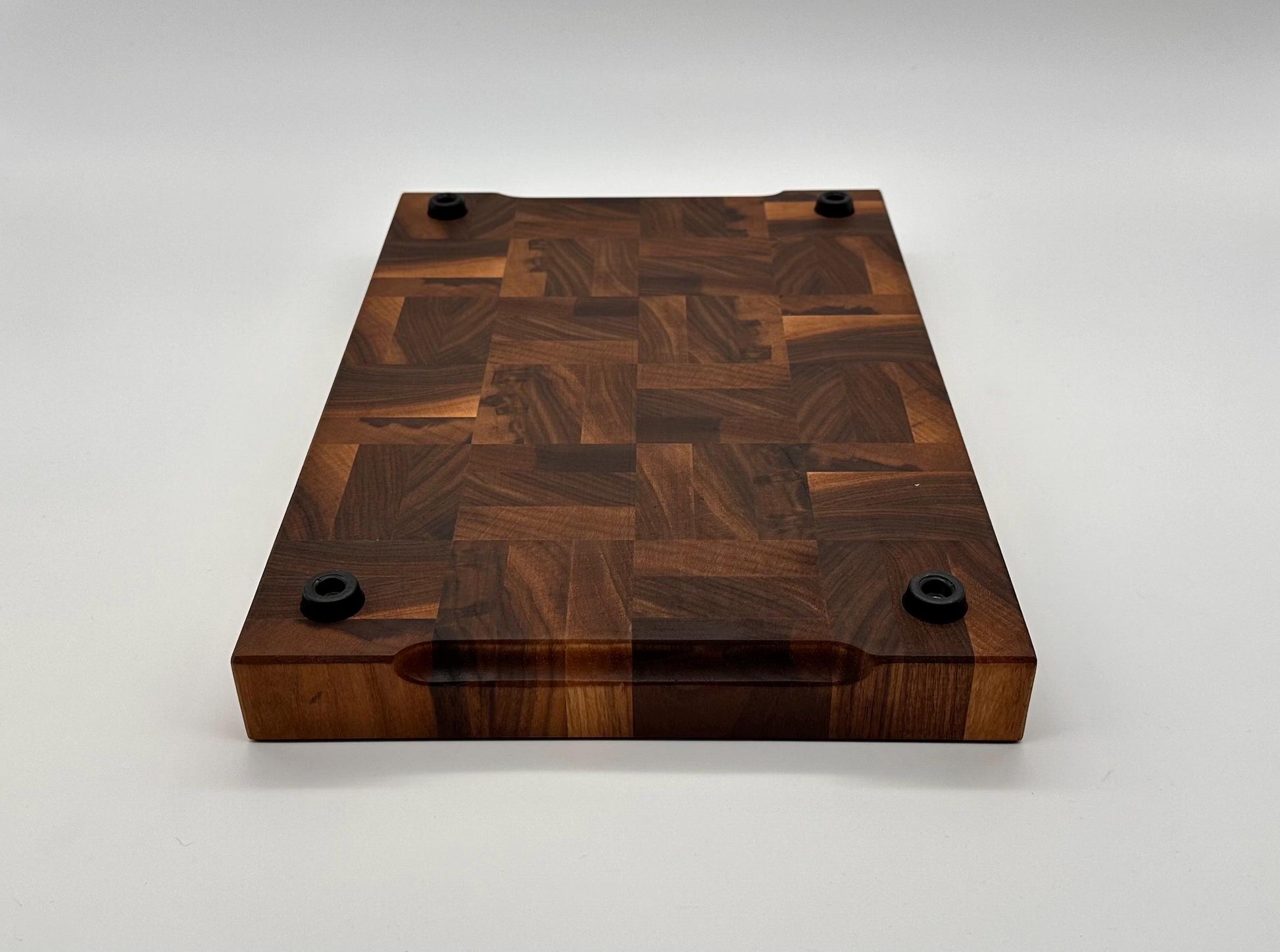 Stirnholz Schneidebrett aus Nussbaum – Handgefertigt | Hochwertiges Holzbrett mit einzigartigem Mosaik-Design für Profi- & Hobbyköche