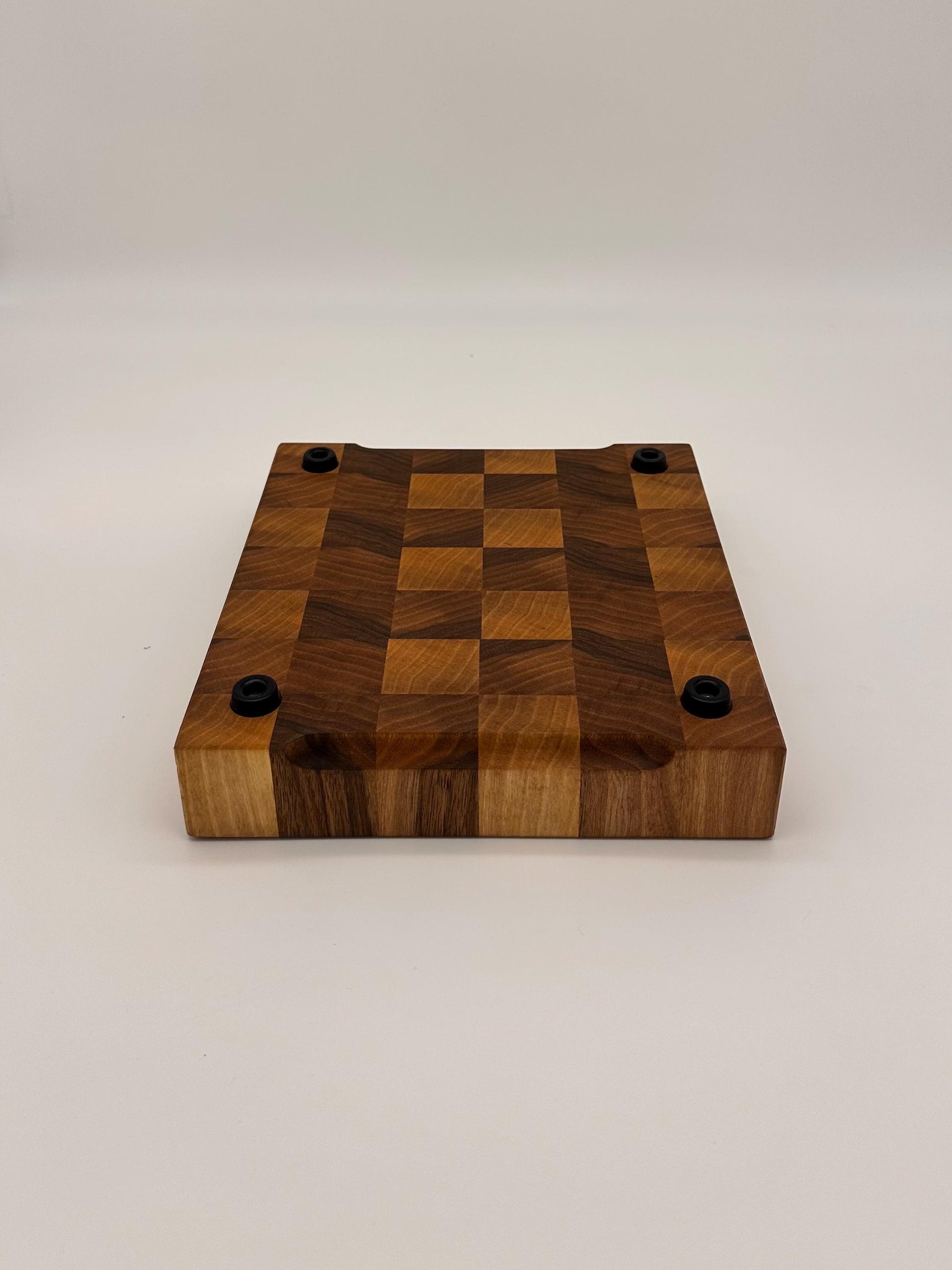 Stirnholz Schneidebrett aus Nussbaum | Mini Hackblock | Handgefertigt | 25x23x5 cm | Robust & langlebig | Küchenbrett aus Massivholz