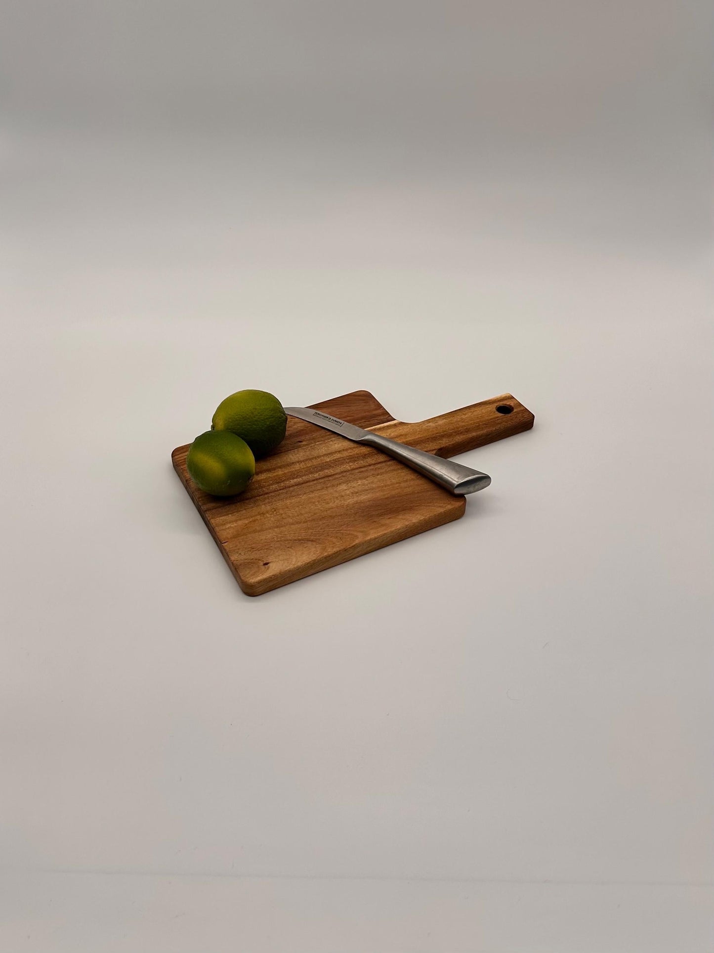 Schneidebrett aus Akazienholz – Servierbrett, Käsebrett & Küchenbrett – 30×17×1,5 cm – Handgefertigt